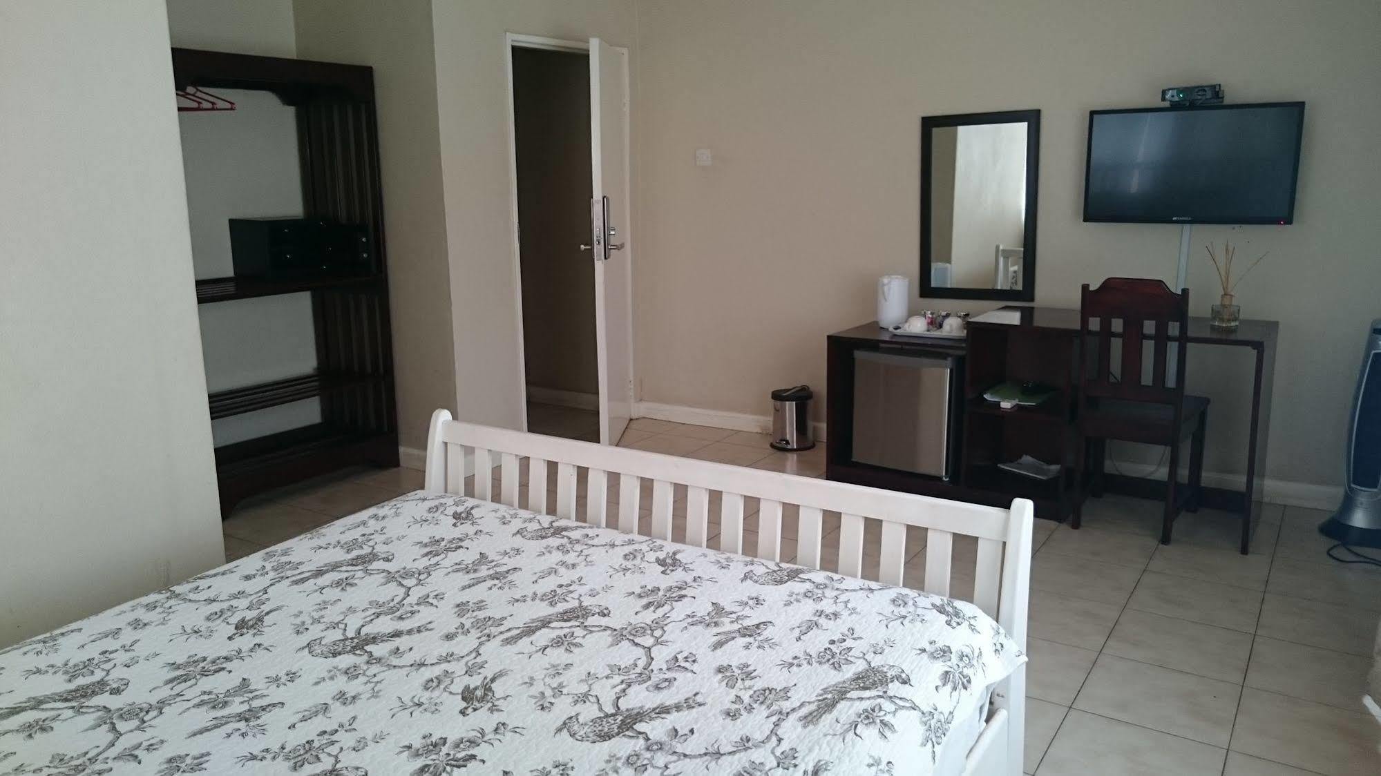 Lepatino Bed & Breakfast Livingstone Extérieur photo